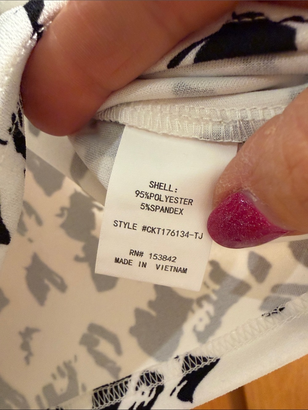 MELLODAY Black and White Abstract Spot Short Sleeve Top - Picture 4 of 5
